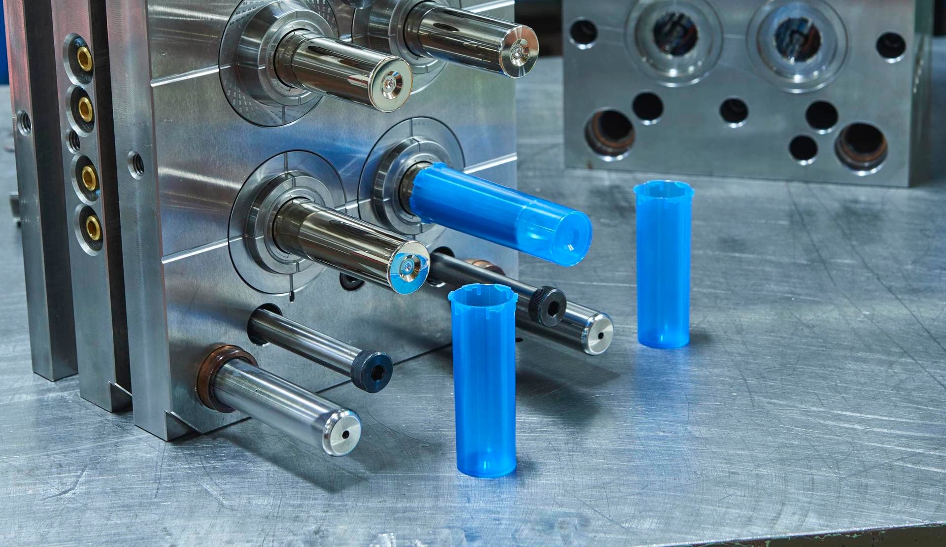 INJECTION MOLDING TOOL